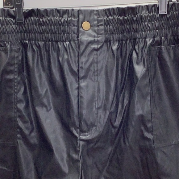 Jolie & Joy Size 3X Black Elastic & Button Closure Shorts. New With Tags - Picture 2 of 8